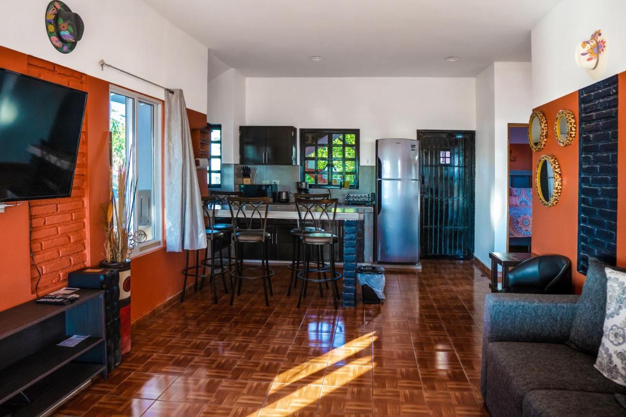 Casa Belen - Beautiful Beach View Home On Stone Island Исла-ла-Пьедра Экстерьер фото